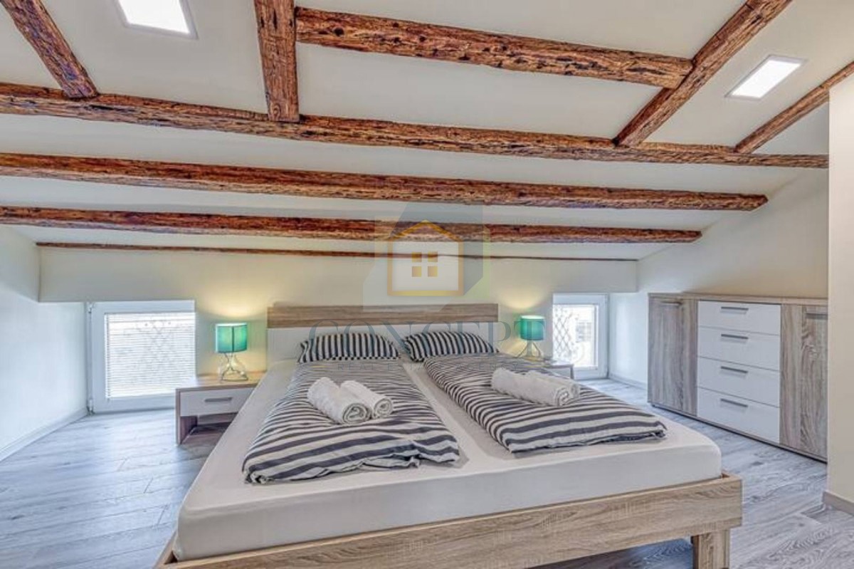 Poreč, centro, Appartamento con una camera da letto, prima fila sul mare