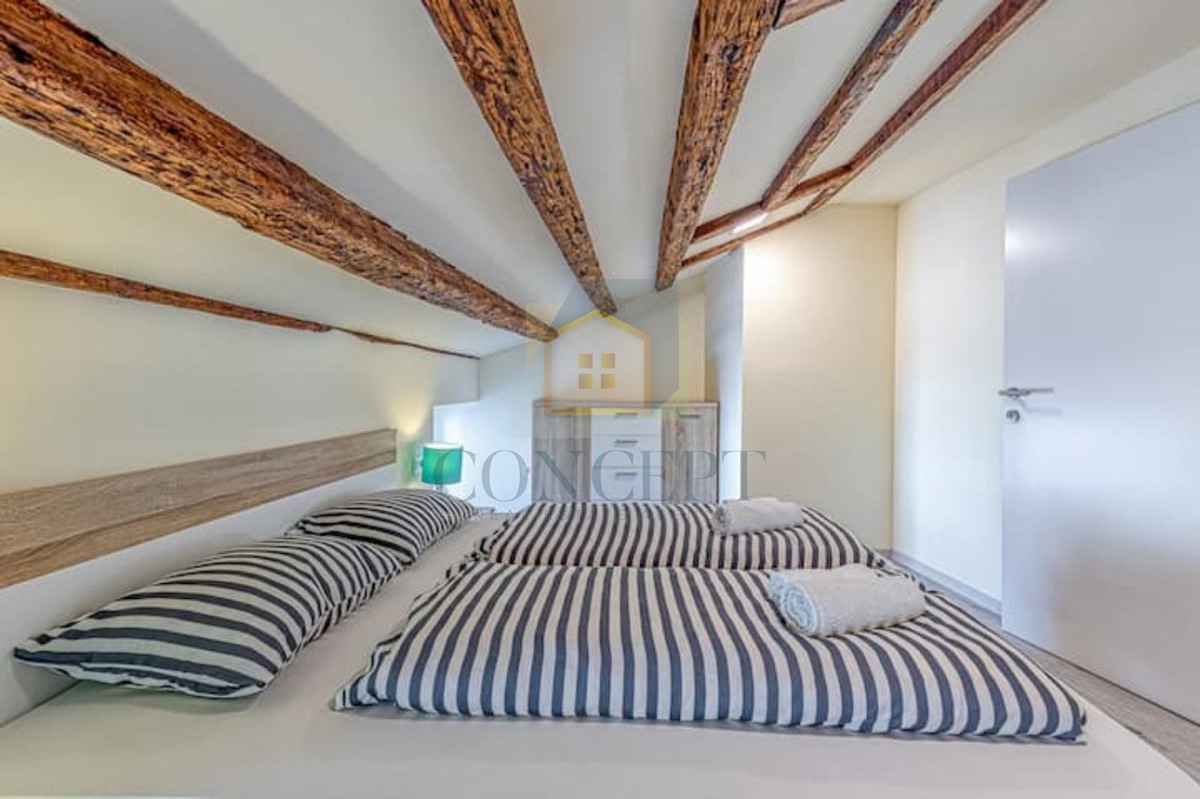 Poreč, centro, Appartamento con una camera da letto, prima fila sul mare