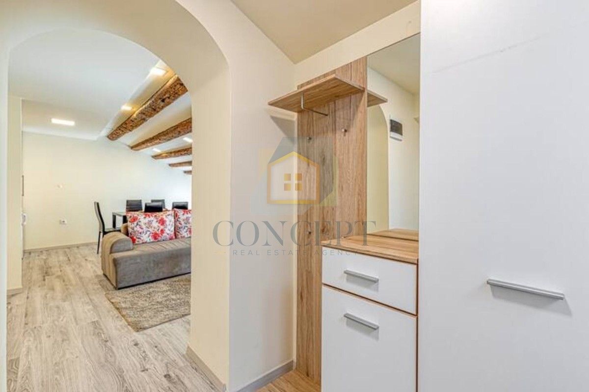 Poreč, centro, Appartamento con una camera da letto, prima fila sul mare