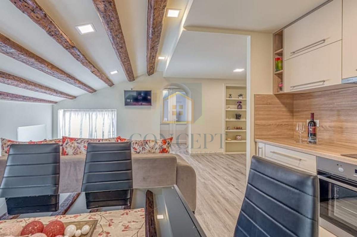 Poreč, centro, Appartamento con una camera da letto, prima fila sul mare