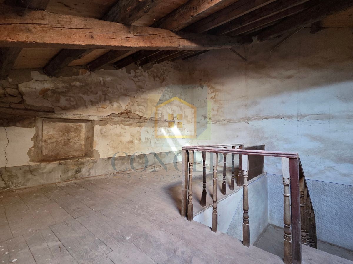 Poreč, Višnjan, dintorni, casa autoctona in pietra parzialmente ristrutturata, 10 km dal mare