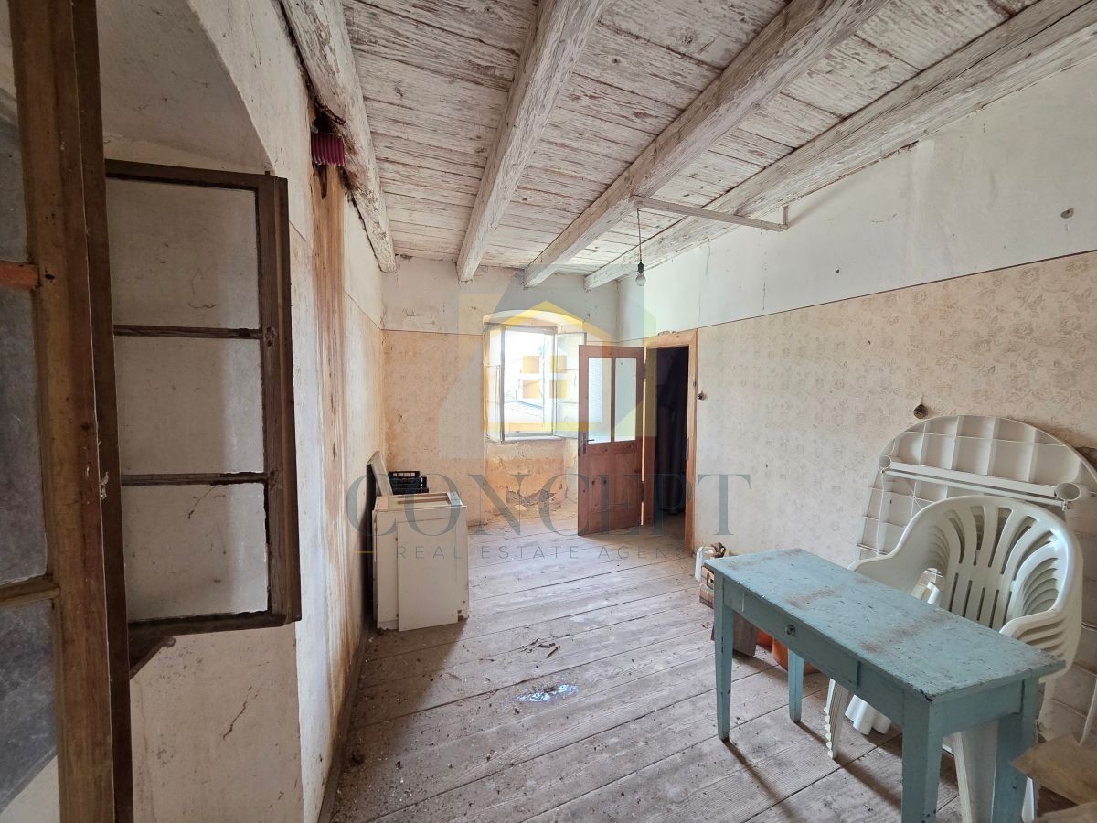 Poreč, Višnjan, dintorni, casa autoctona in pietra parzialmente ristrutturata, 10 km dal mare