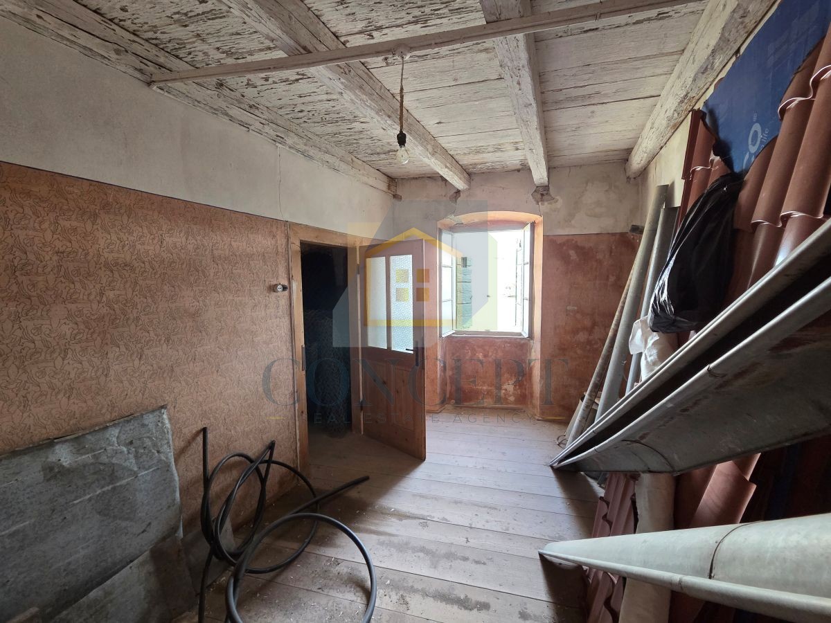 Poreč, Višnjan, dintorni, casa autoctona in pietra parzialmente ristrutturata, 10 km dal mare