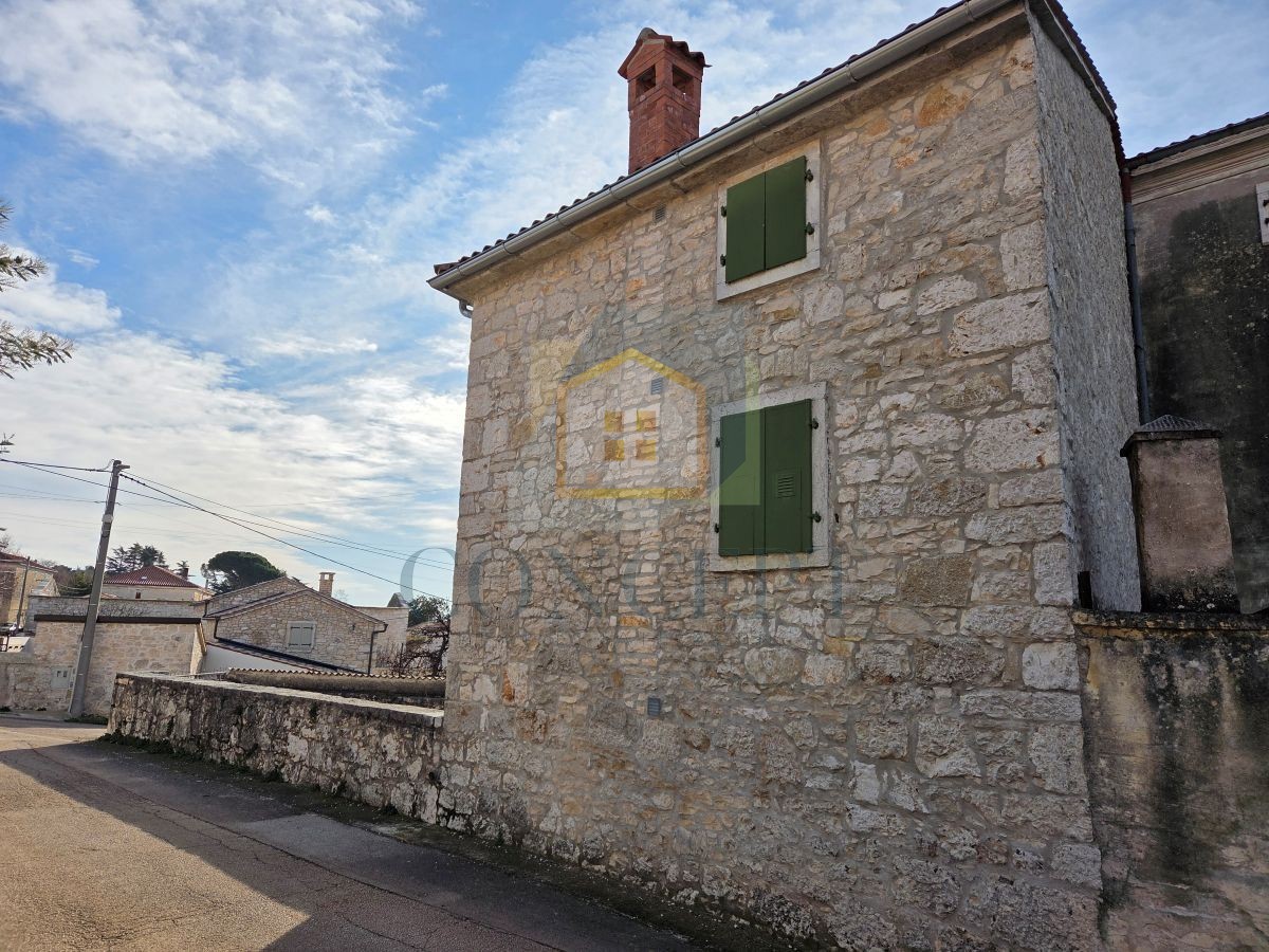 Poreč, Višnjan, dintorni, casa autoctona in pietra parzialmente ristrutturata, 10 km dal mare