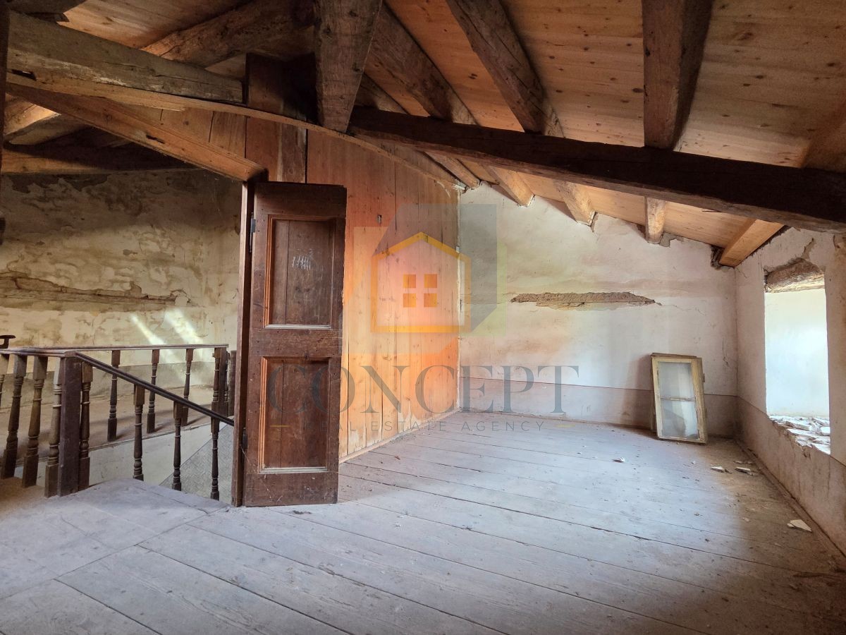 Poreč, Višnjan, dintorni, casa autoctona in pietra parzialmente ristrutturata, 10 km dal mare