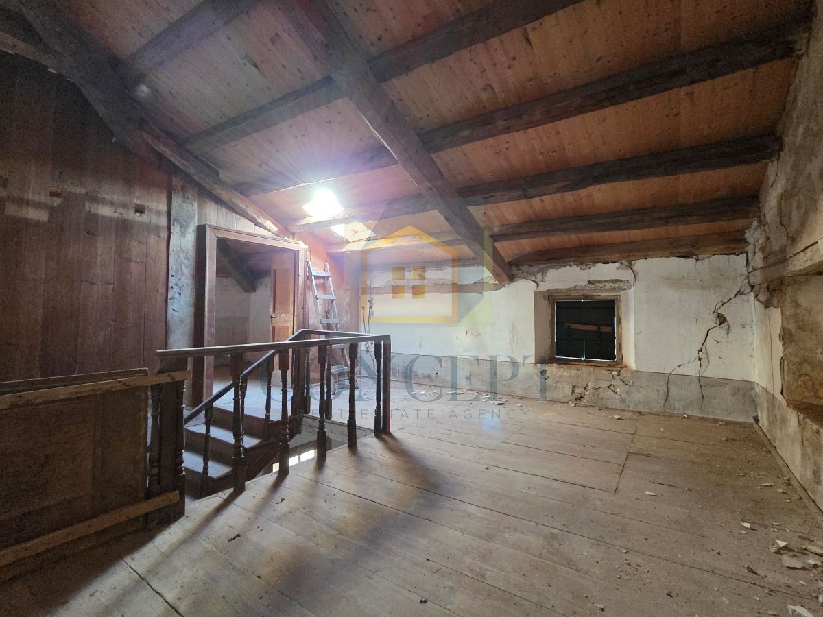 Poreč, Višnjan, dintorni, casa autoctona in pietra parzialmente ristrutturata, 10 km dal mare