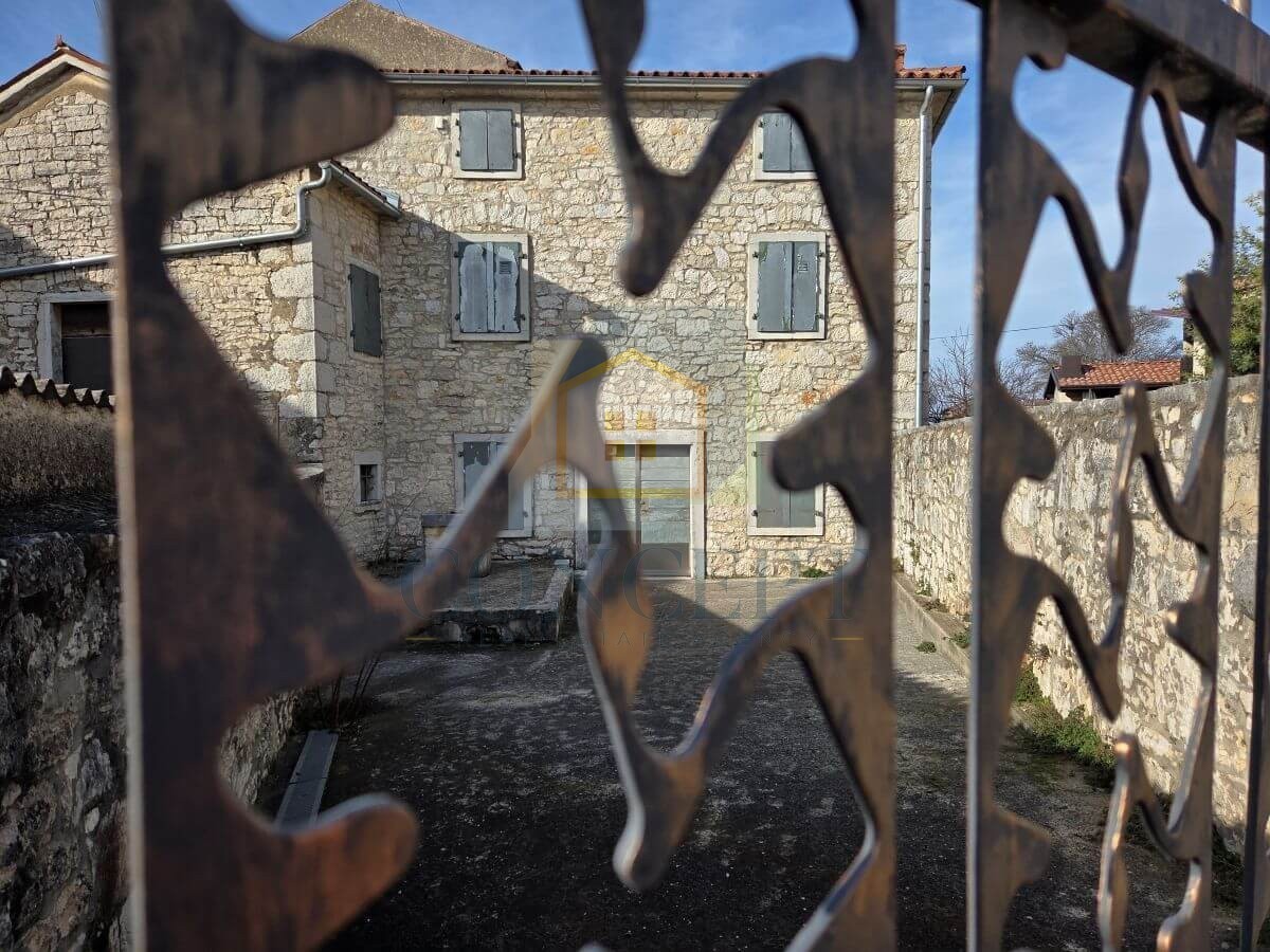 Poreč, Višnjan, dintorni, casa autoctona in pietra parzialmente ristrutturata, 10 km dal mare