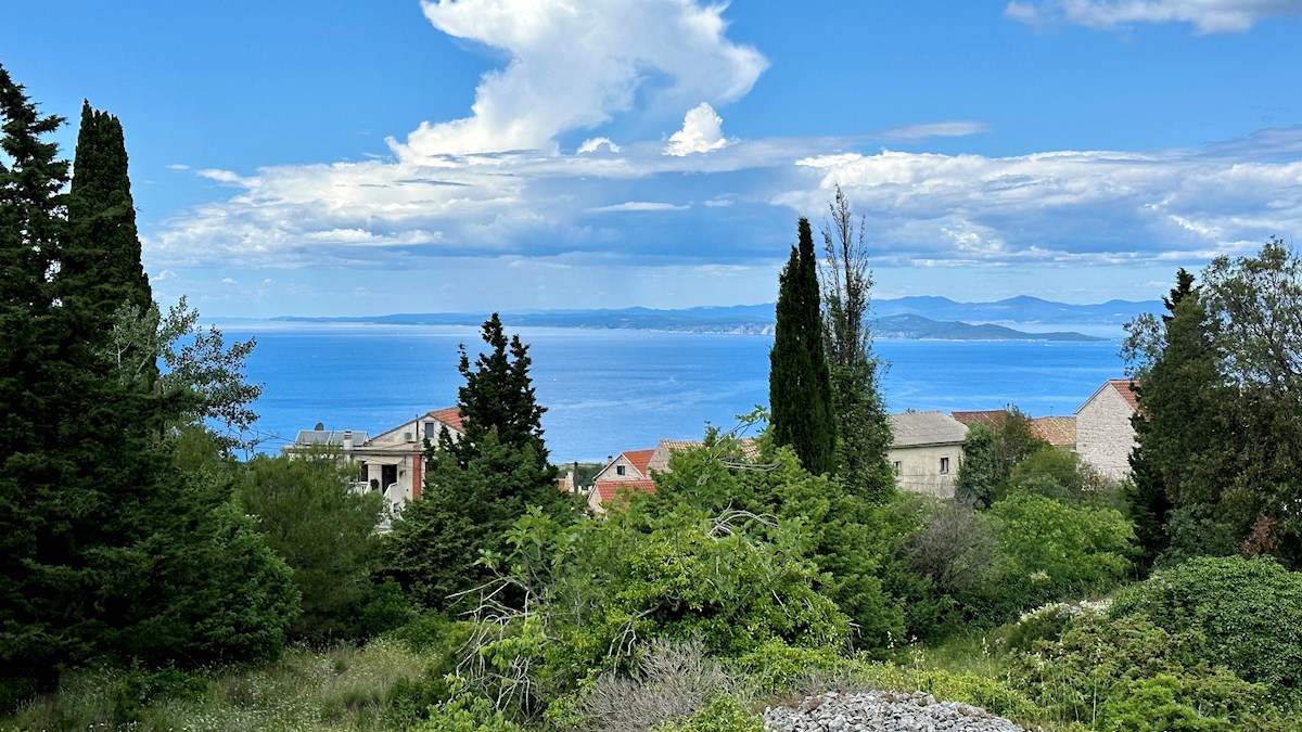 Terreni unici con permessi di costruzione e vista sul mare aperto