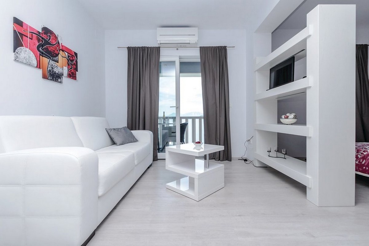 Moderna villa per vacanze in una posizione esclusiva direttamente sul mare