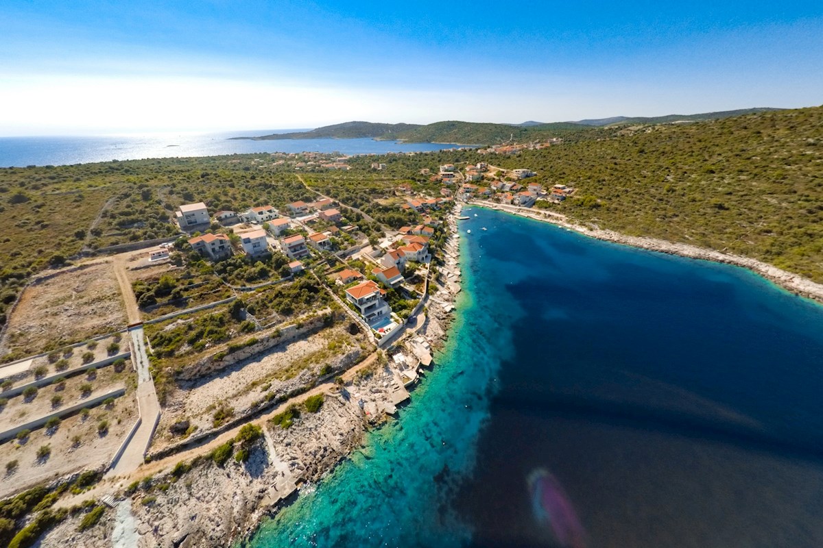 Terreno edificabile con vista sul mare aperto vicino a Rogoznica