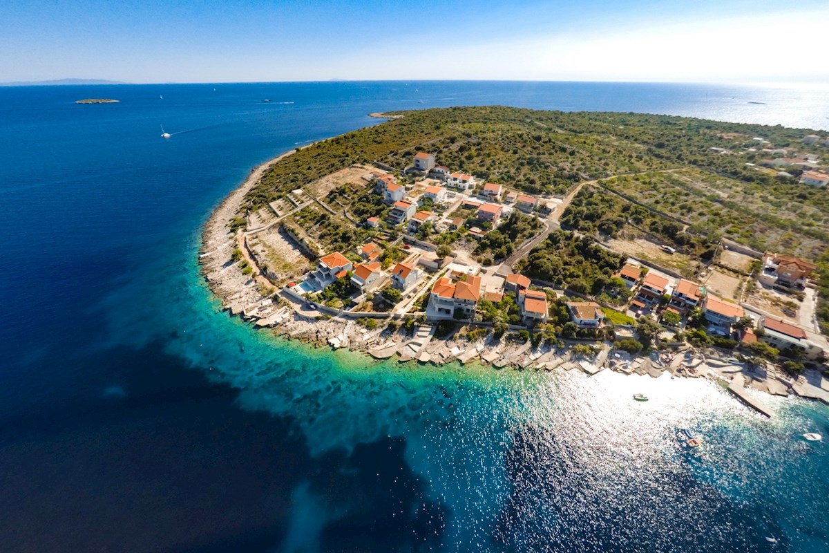 Terreno edificabile con vista sul mare aperto vicino a Rogoznica