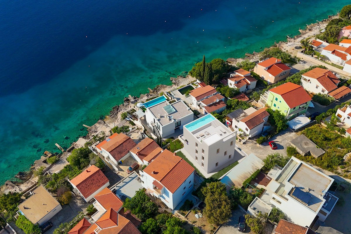 Terreno edificabile con permesso, 410 m2, vicino a Rogoznica