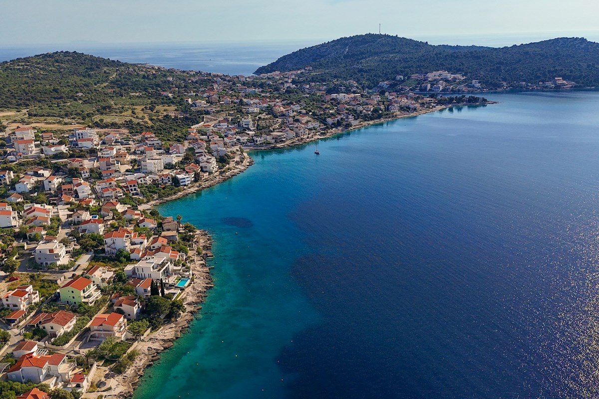 Terreno edificabile con permesso, 410 m2, vicino a Rogoznica