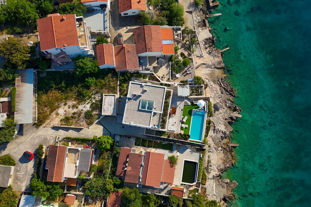 Terreno edificabile con permesso, 410 m2, vicino a Rogoznica