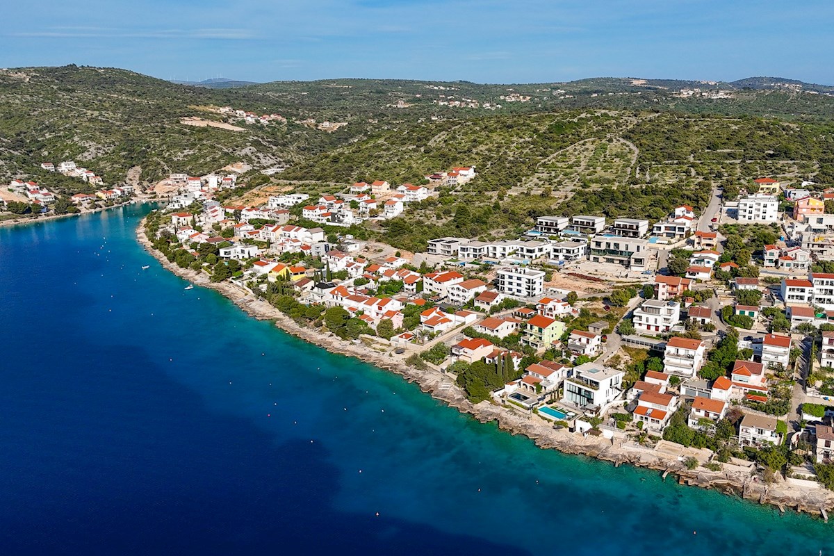 Terreno edificabile con permesso, 410 m2, vicino a Rogoznica