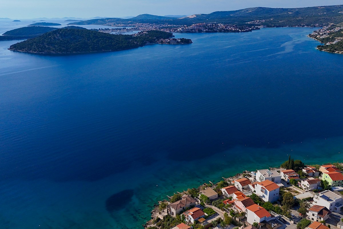 Terreno edificabile con permesso, 410 m2, vicino a Rogoznica