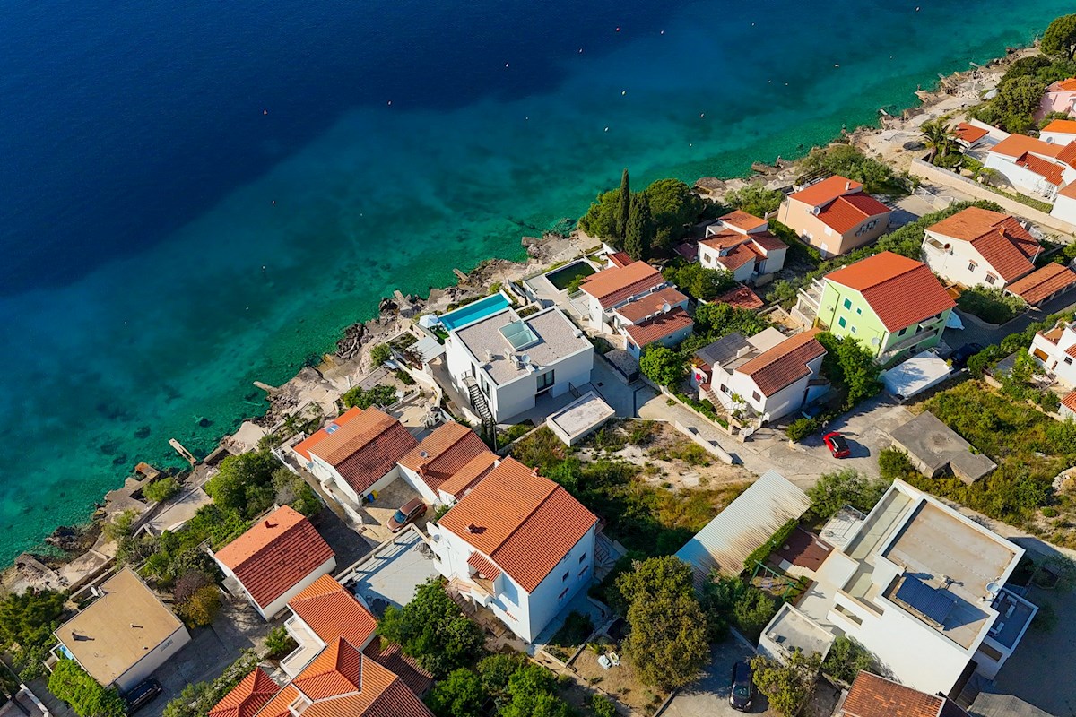 Terreno edificabile con permesso, 410 m2, vicino a Rogoznica