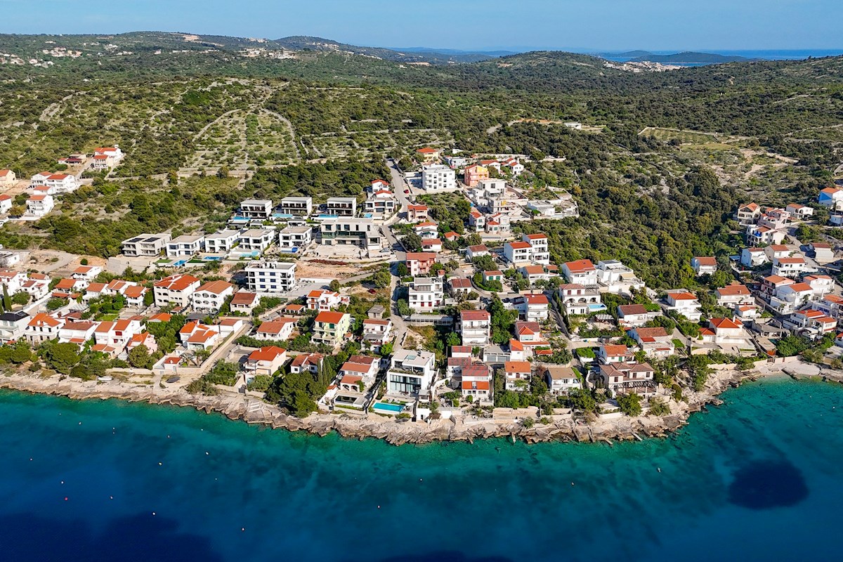 Terreno edificabile con permesso, 410 m2, vicino a Rogoznica