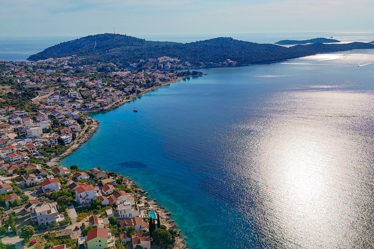 Terreno edificabile con permesso, 410 m2, vicino a Rogoznica