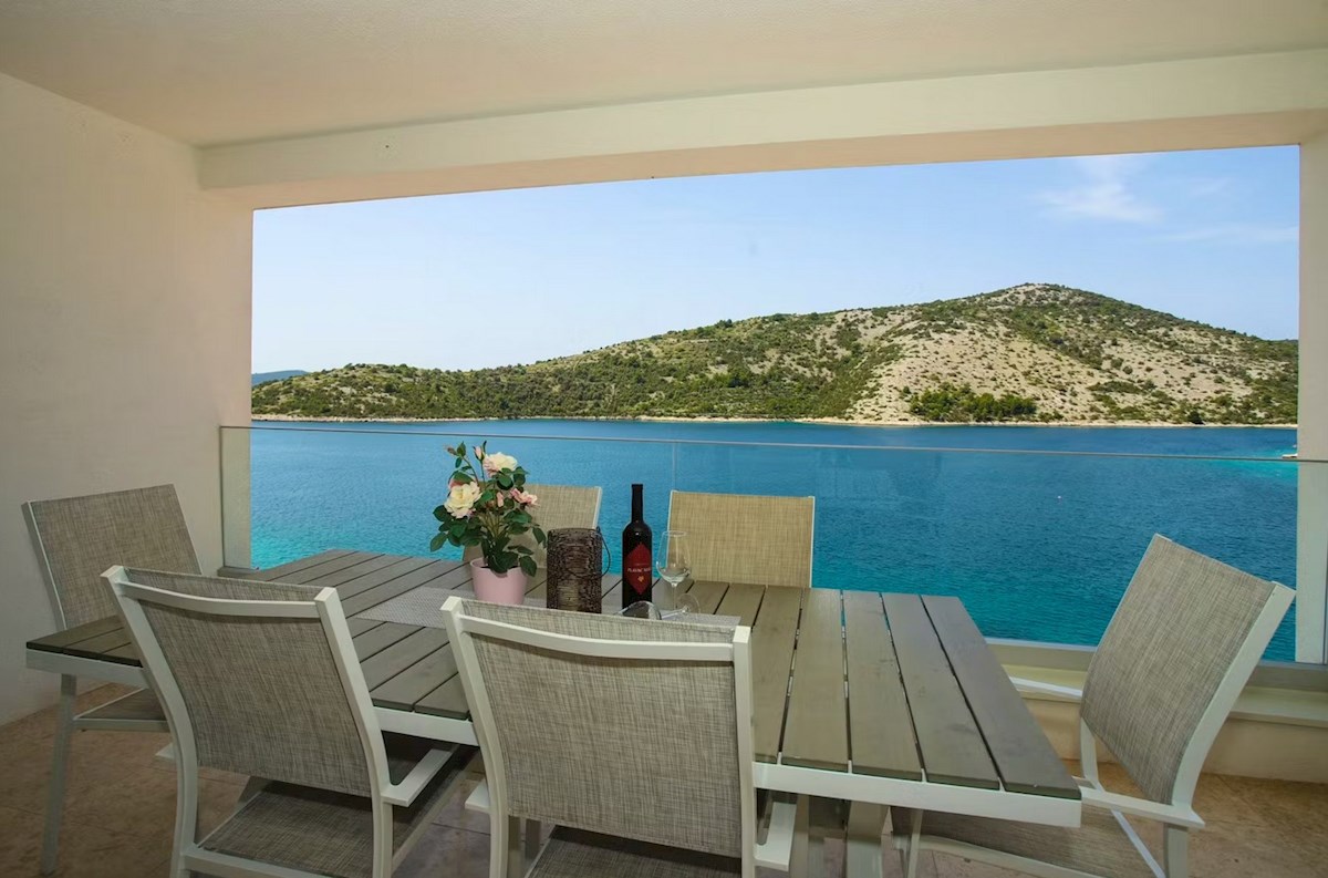 Appartamento con terrazza sul tetto, Vinišće, 100 m2