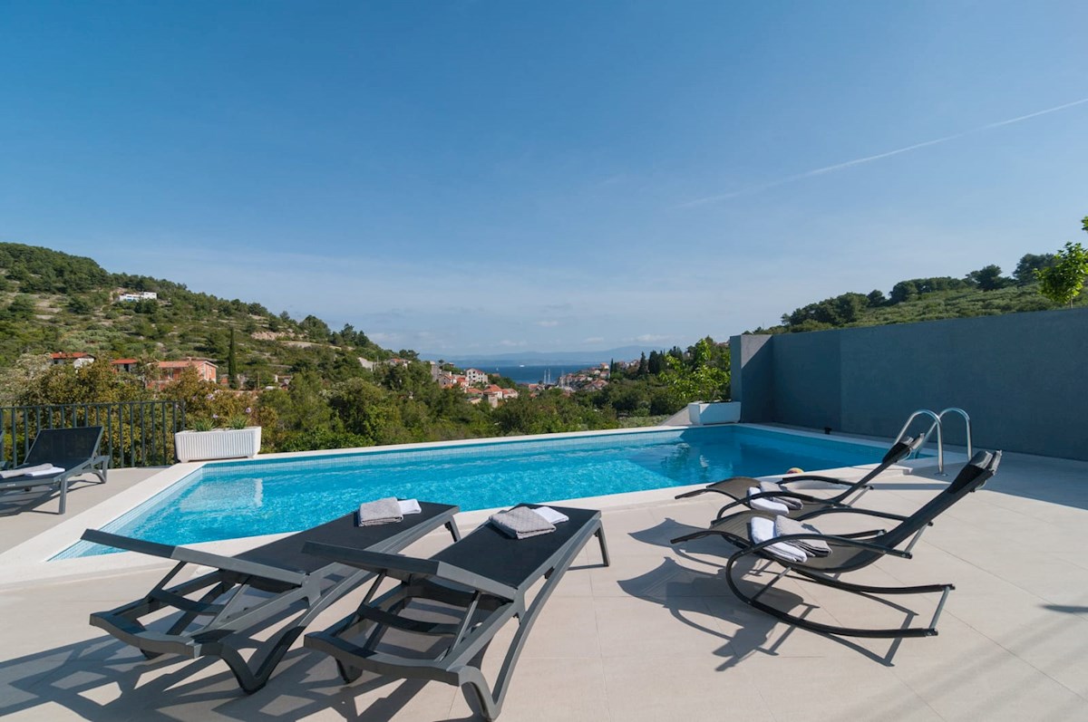 Villa moderna con splendida vista mare