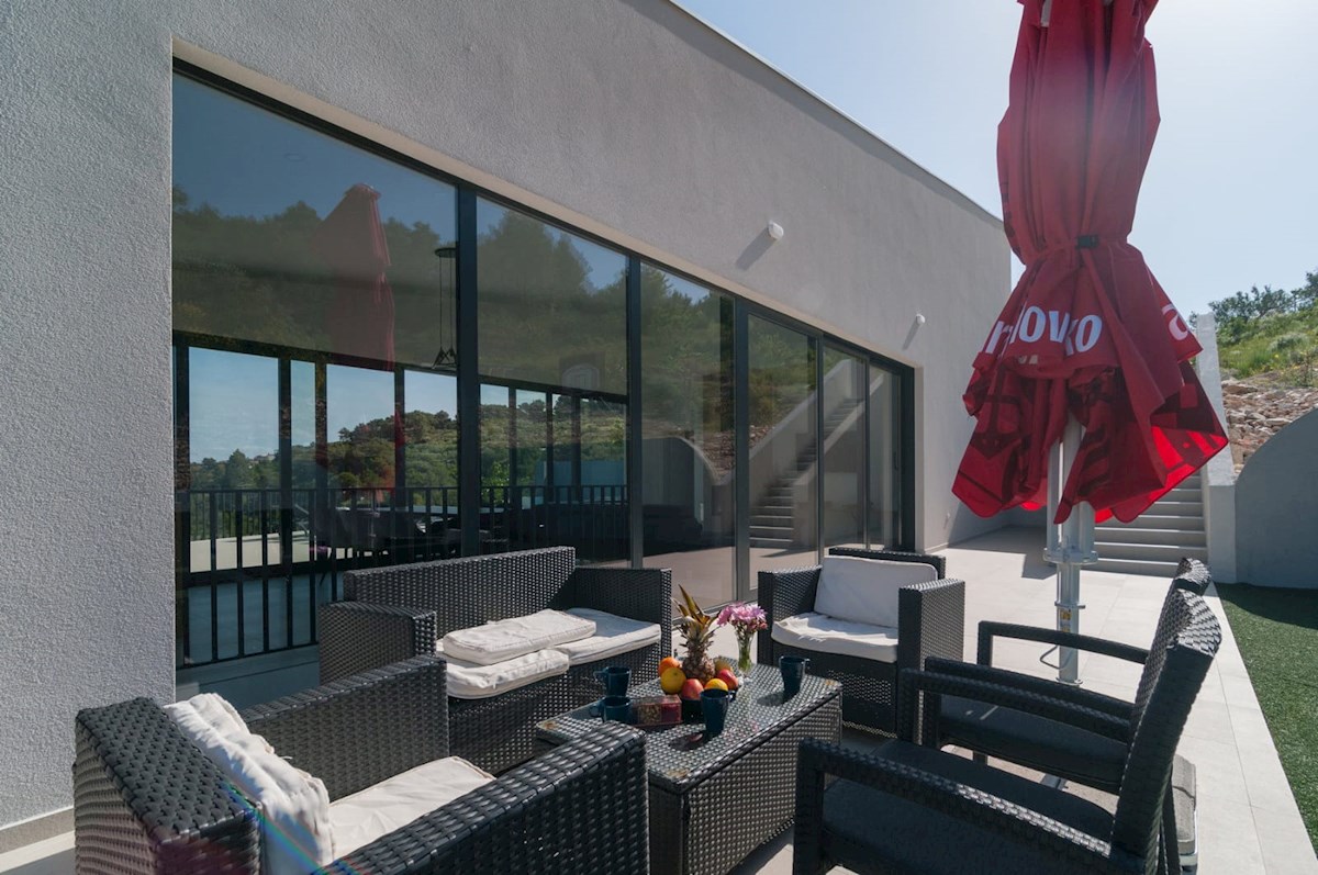 Villa moderna con splendida vista mare