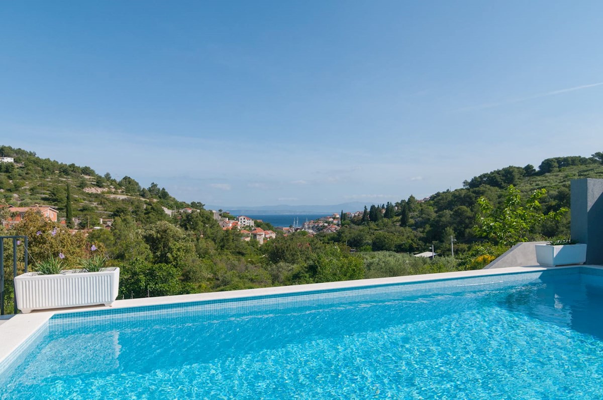 Villa moderna con splendida vista mare