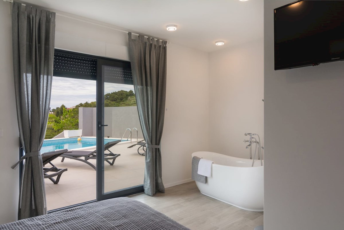 Villa moderna con splendida vista mare