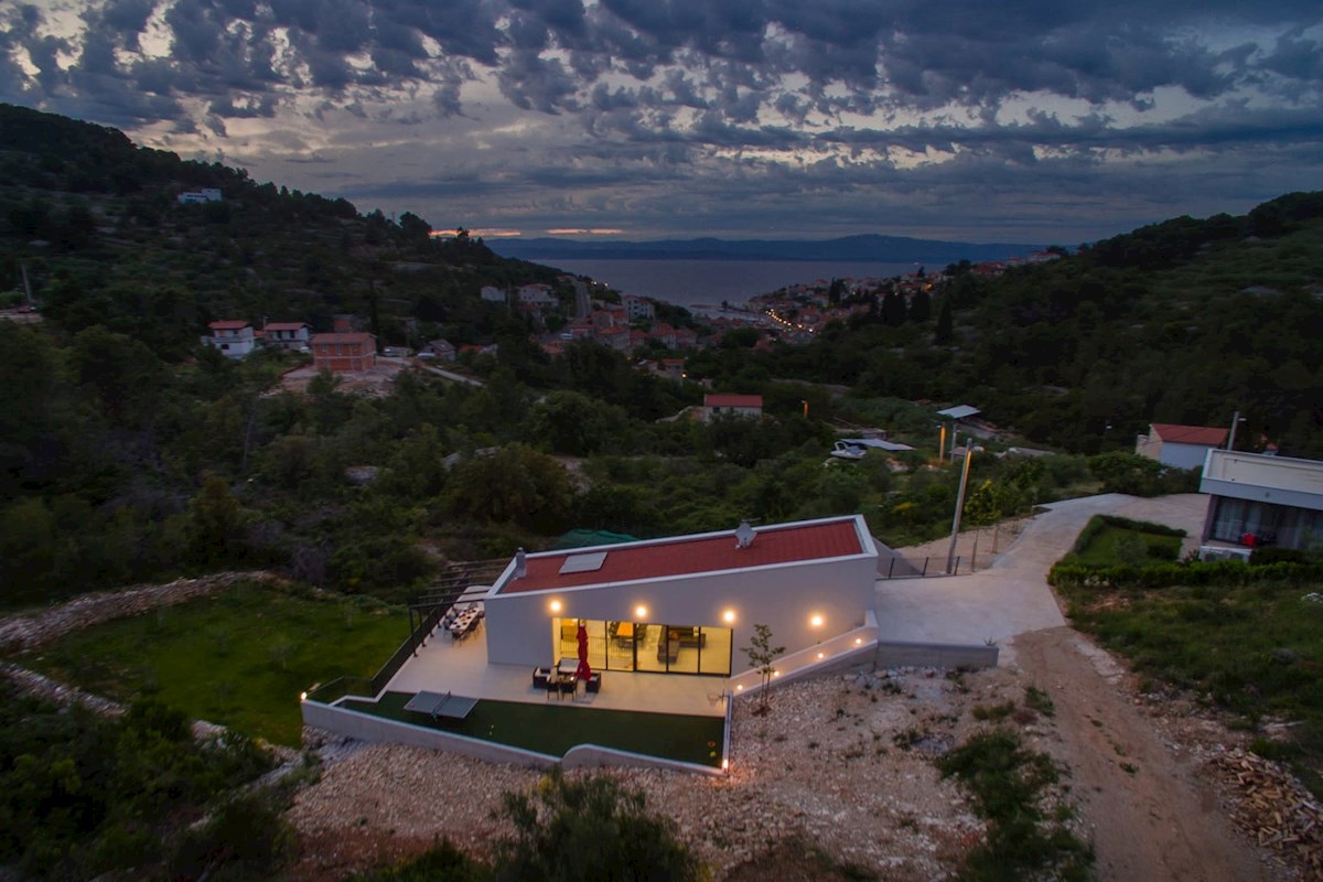 Villa moderna con splendida vista mare