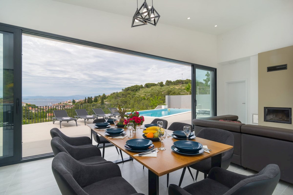 Villa moderna con splendida vista mare