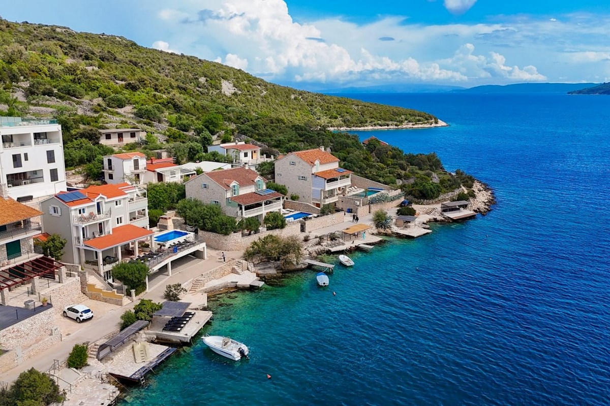 Esclusiva villa in pietra fronte mare, Vinisce
