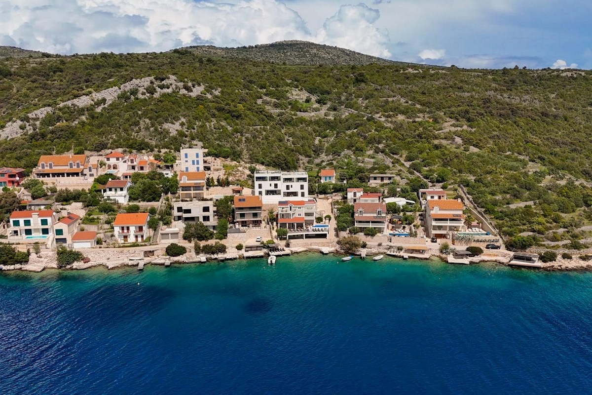 Esclusiva villa in pietra fronte mare, Vinisce
