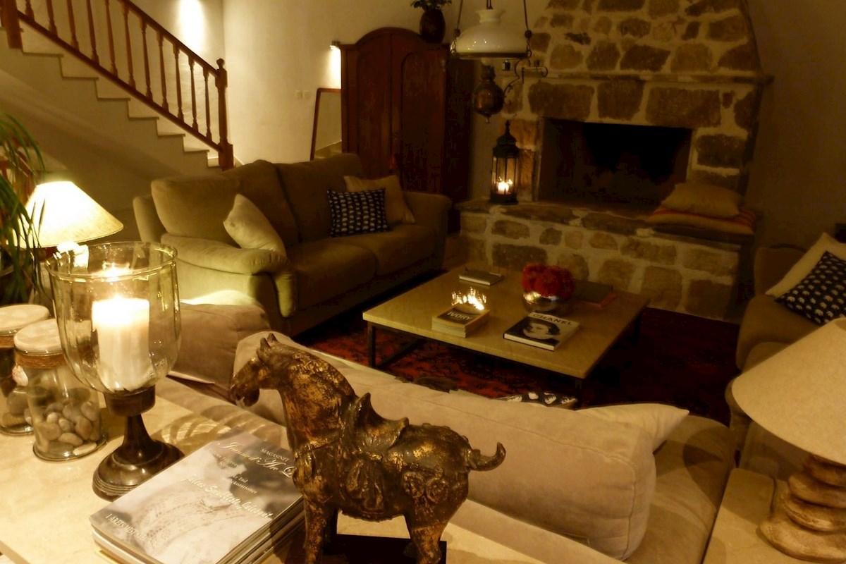 Esclusiva villa in pietra fronte mare, Vinisce