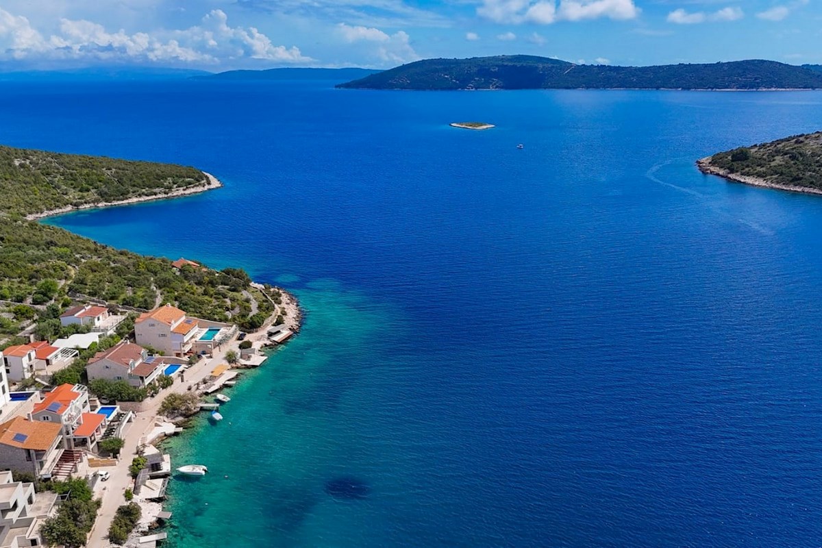 Esclusiva villa in pietra fronte mare, Vinisce