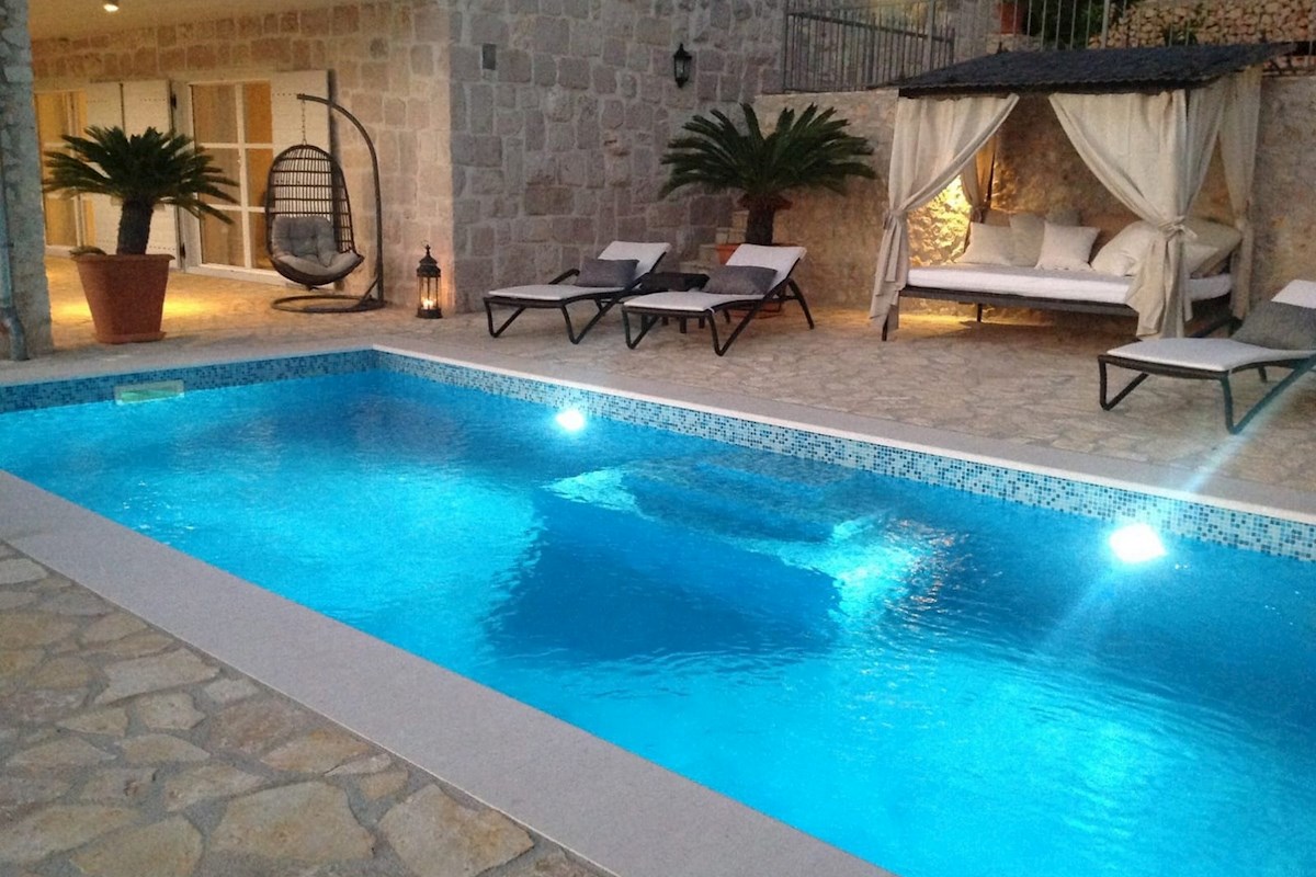 Esclusiva villa in pietra fronte mare, Vinisce