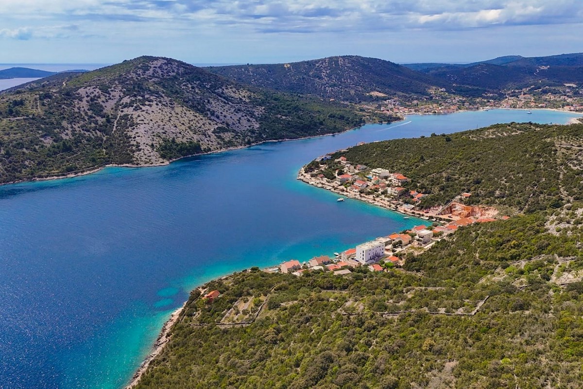 Esclusiva villa in pietra fronte mare, Vinisce