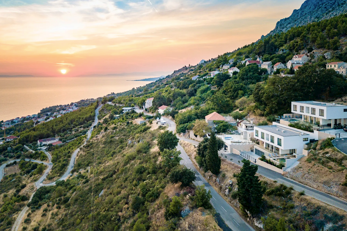 VILLA MARIBELLA-Due moderne ville per vacanze con suggestiva vista sul mare