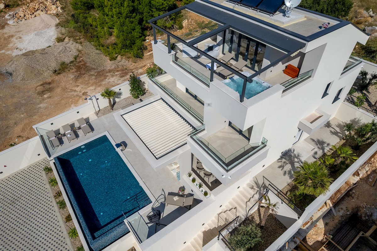 Villa moderna di nuova costruzione con vista sul mare aperto vicino a Spalato