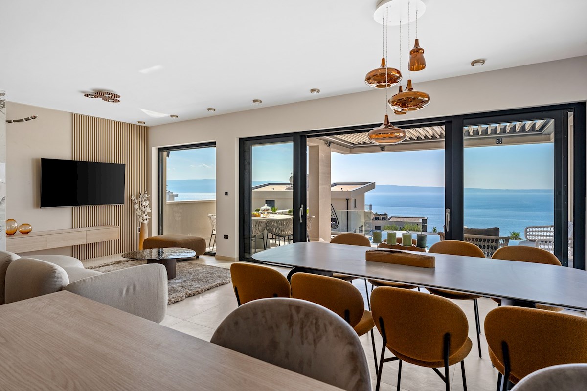 Villa moderna di nuova costruzione con vista sul mare aperto vicino a Spalato
