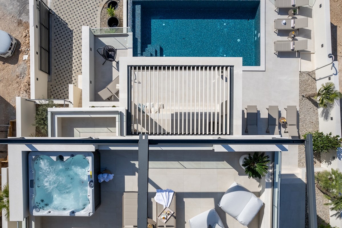 Villa moderna di nuova costruzione con vista sul mare aperto vicino a Spalato