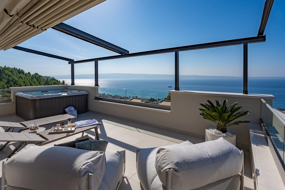 Villa moderna di nuova costruzione con vista sul mare aperto vicino a Spalato