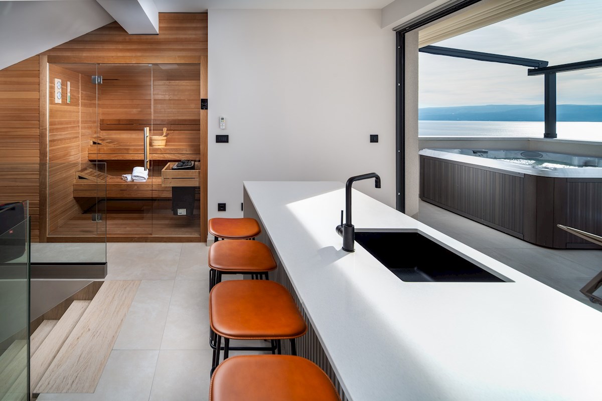 Villa moderna di nuova costruzione con vista sul mare aperto vicino a Spalato