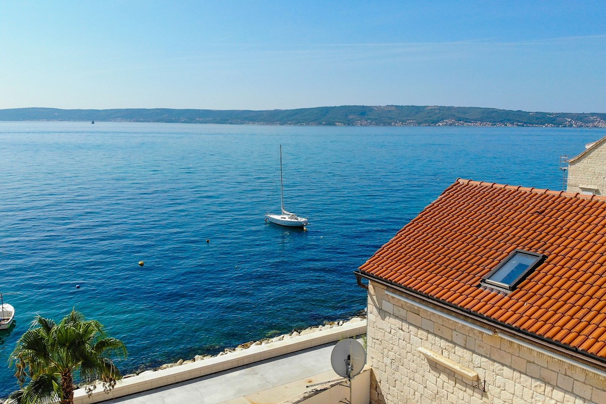 Residenza Castelmare - immobile storico fronte mare da ristrutturare