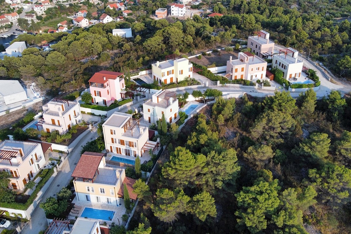 Azure Bay Residence - Moderne ville mediterranee con piscina sull'isola di Brač