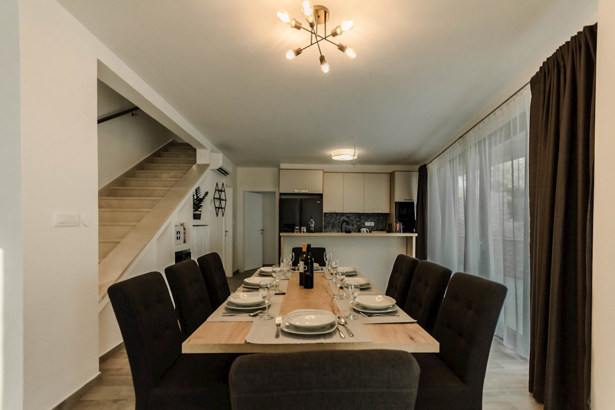 Villa di nuova costruzione con piscina e spettacolare vista mare