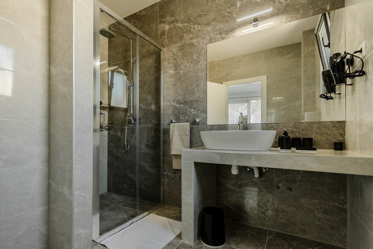 Villa di nuova costruzione con piscina e spettacolare vista mare