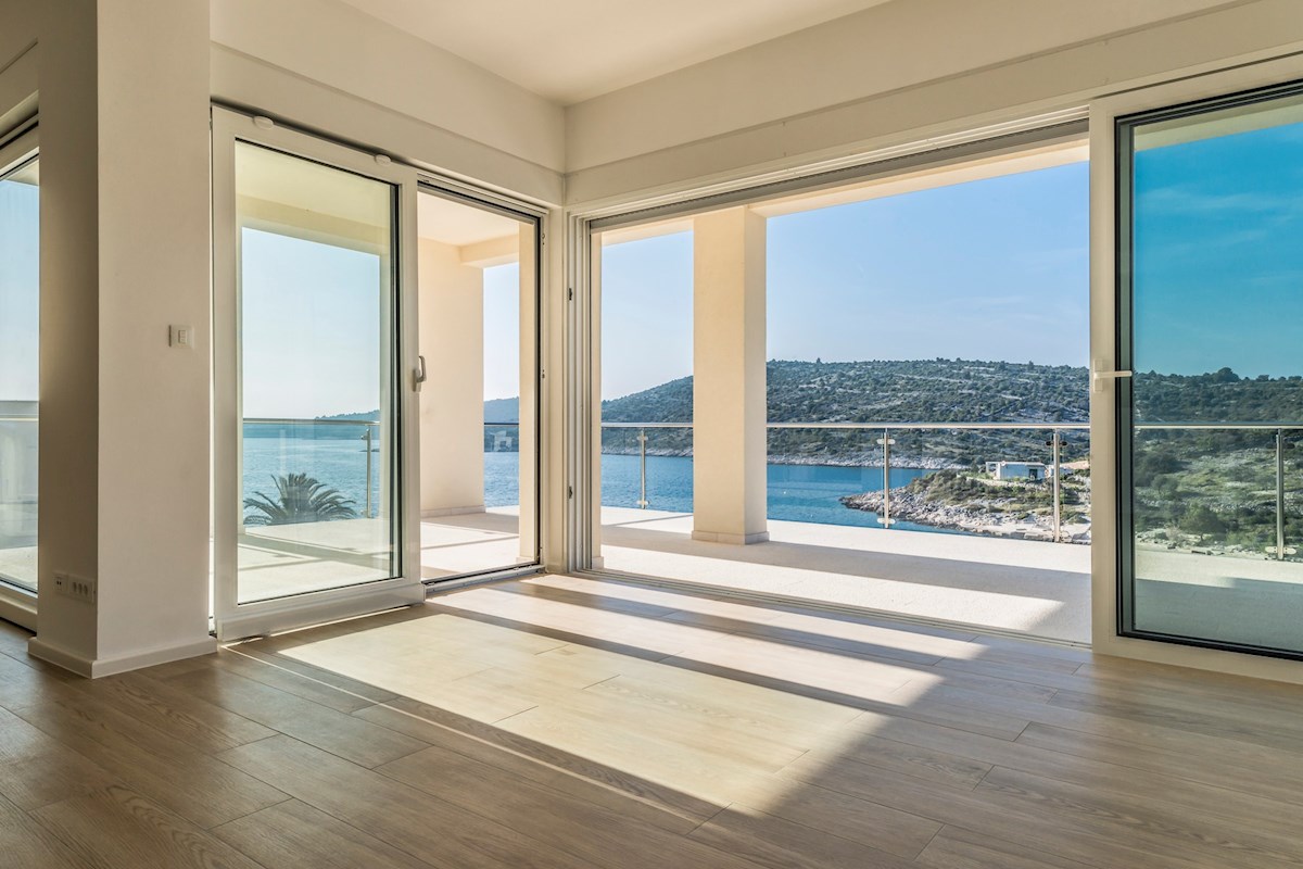 Villa fronte mare in una posizione esclusiva vicino a Rogoznica