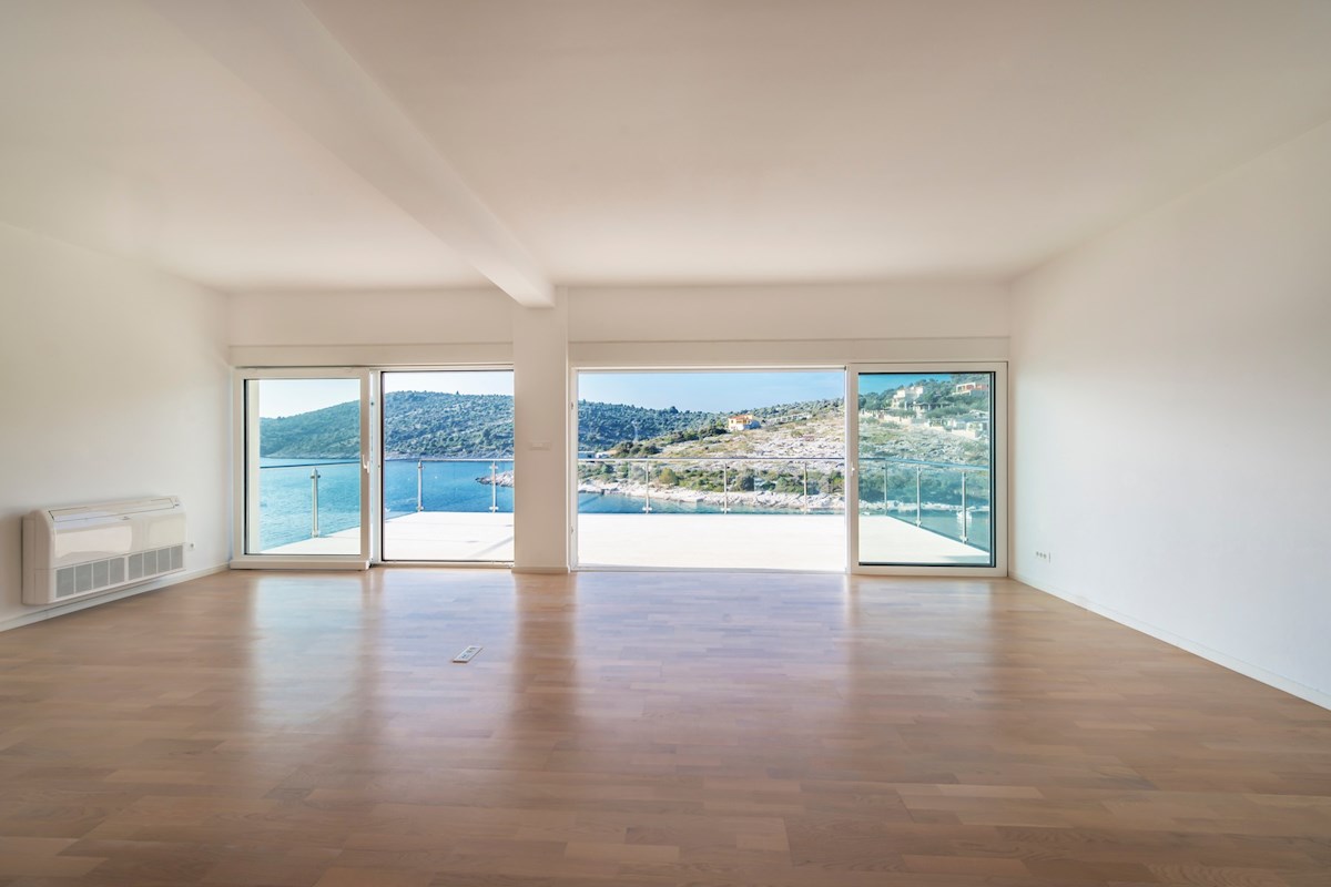 Villa fronte mare in una posizione esclusiva vicino a Rogoznica