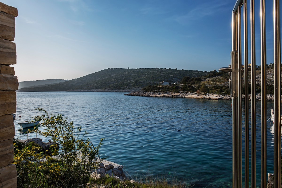 Villa fronte mare in una posizione esclusiva vicino a Rogoznica