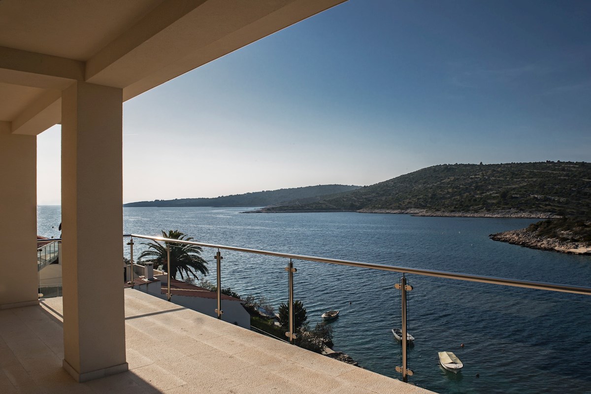 Villa fronte mare in una posizione esclusiva vicino a Rogoznica